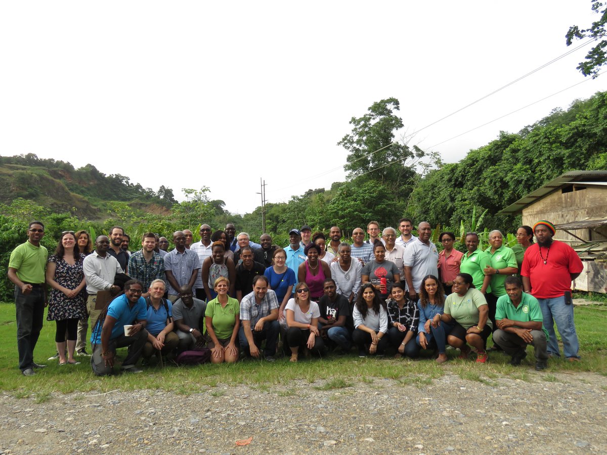 Here we all are at Trinidad's #GreenMarket yesterday - with local stallholders and entrepreneurs! Learnt so much. 
#GreenGM17