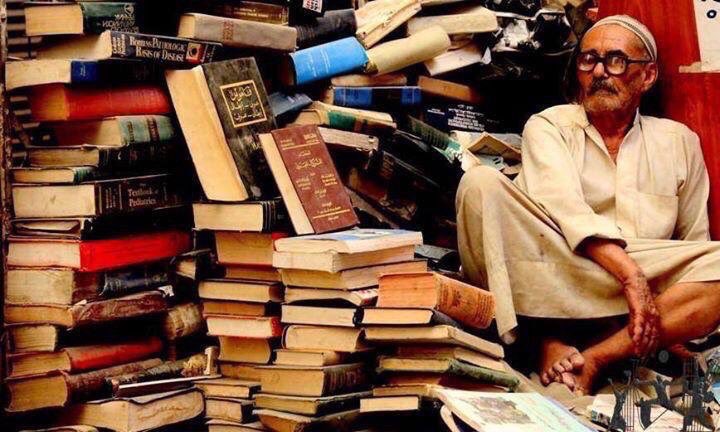 Dec___0's tweet photo. اقدم بائع كتب ..أغنئ رُجل 💕 https://t.co/l1186jL1B2