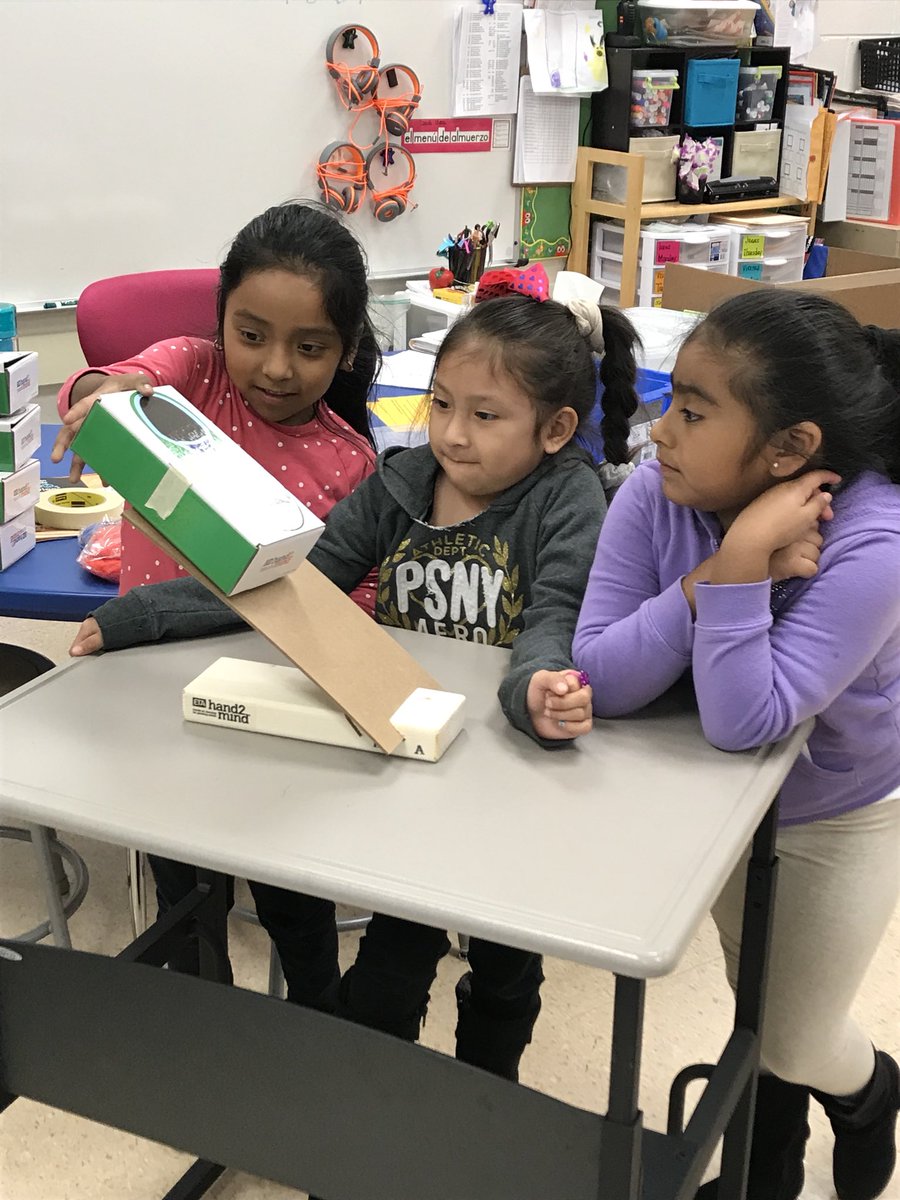 msdiazclase's tweet photo. Poniendo nuestros zapatos a prueba de no deslizarse #weare44 #madison44 https://t.co/ywXFsPSZH7