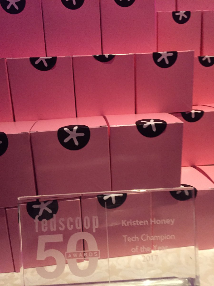 Kristen Honey 🐝 tweet media