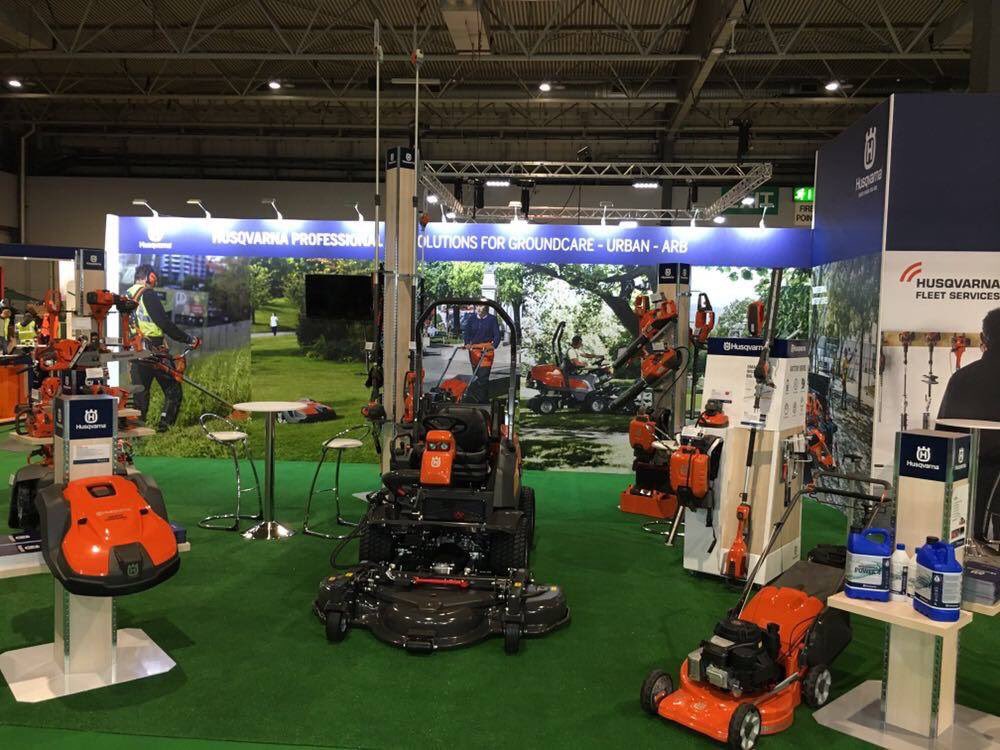 UK_Husqvarna's tweet image. Come &amp;amp; see Husqvarna @ #SALTEX2017 tomorrow, The NEC Birmingham in Hall 8 stand H040 #Birmingham #lawncare #Battery #automower #Lawnmowers