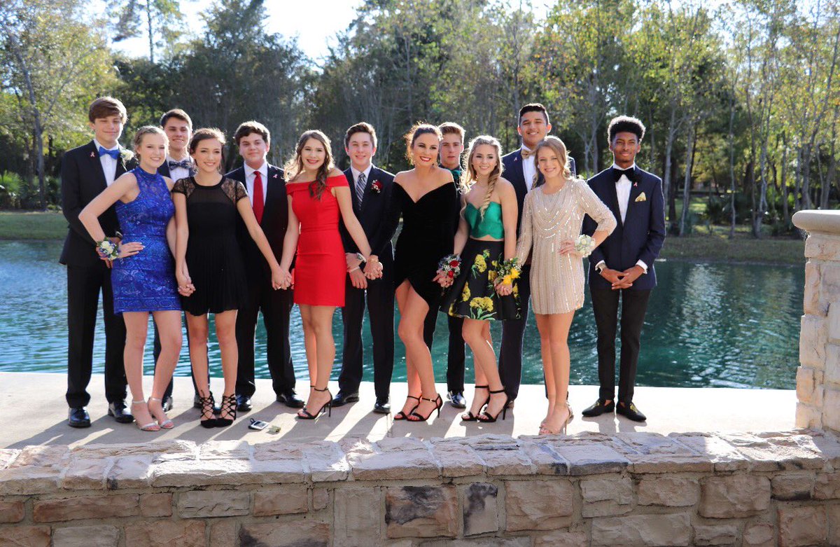 kayleebrabs's tweet photo. Kinda late but I thought I would share some hoco pics 💓💓 https://t.co/FJKh9Fh3ag
