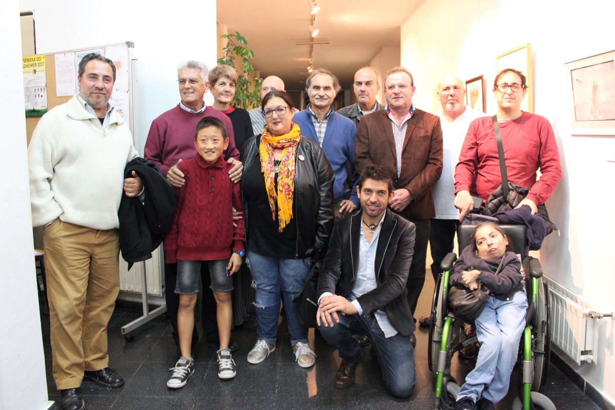 Arrancaron os actos de homenaxe a Paco Souto coa inauguración da exposición colectiva "Vai no mar". Aquí tes o álbum
facebook.com/pg/concellodem…