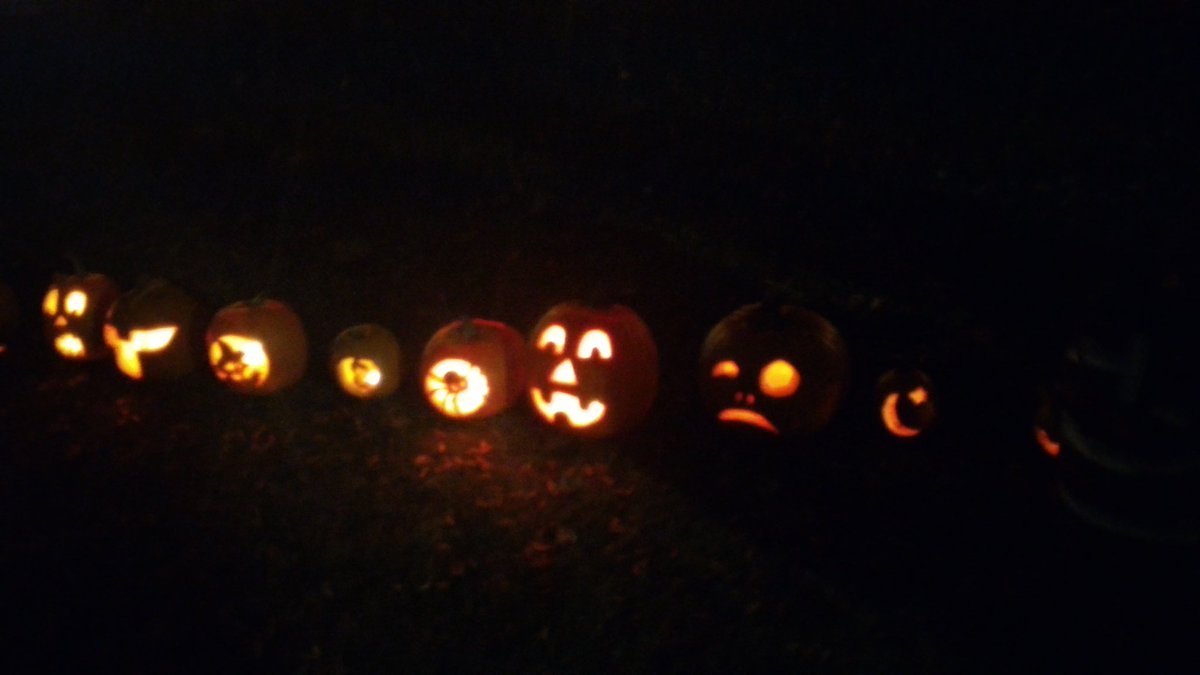 burdinscomics's tweet photo. Pumpkins https://t.co/VMGaQ1tWS4