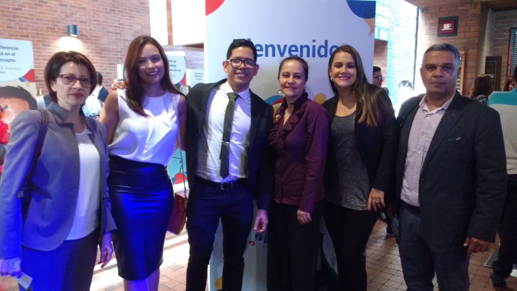 LeCornelius's tweet photo. #famiempresariointeractuar en el evento del los pequeños empresarios. https://t.co/m3DFhVogkY