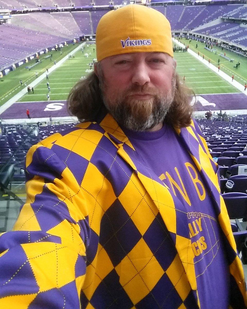 DAVIDOFF22's tweet photo. Here's to coming back here in February. Can you make it happen? #CourtyardSuperBowlContest #uniquefan #skolvikings #nfl #SBLII #awesome #22 https://t.co/lRIoBkvYxm