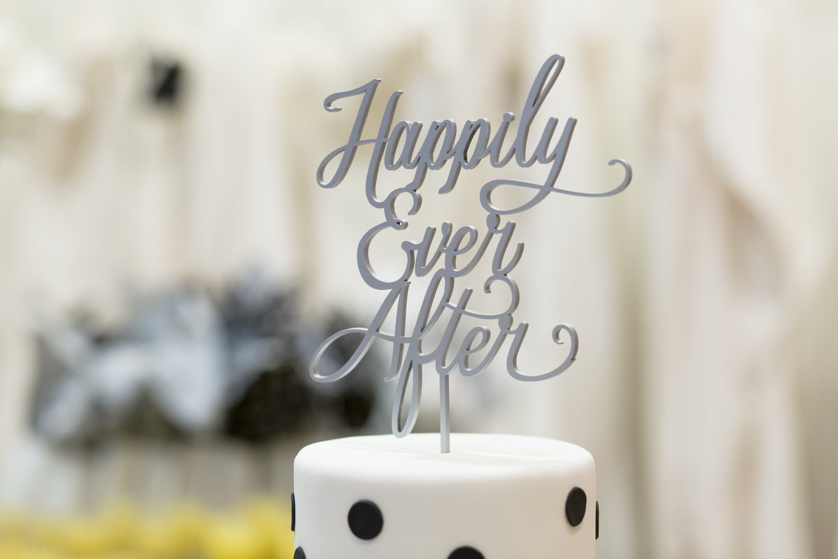 We are breaking down our top 5 ways to help make your wedding a stress-free zone, today on the blog! bluegowns.com/the-dish/5-ste…