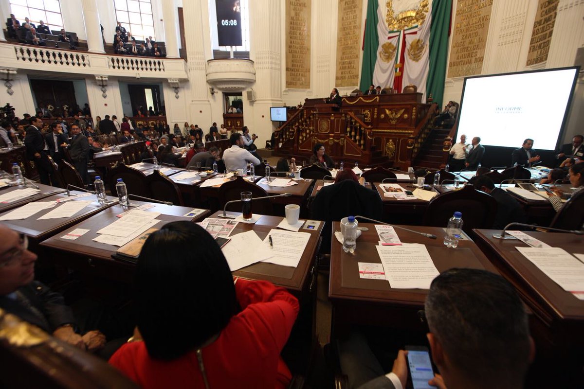 A_Ahued's tweet photo. El @Seguro_Popular cuenta actualmente con 2 millones 780 mil afiliados, 59% mas que al inicio de administración. #InformeSEDESA2017 https://t.co/sqSdJEVJgT