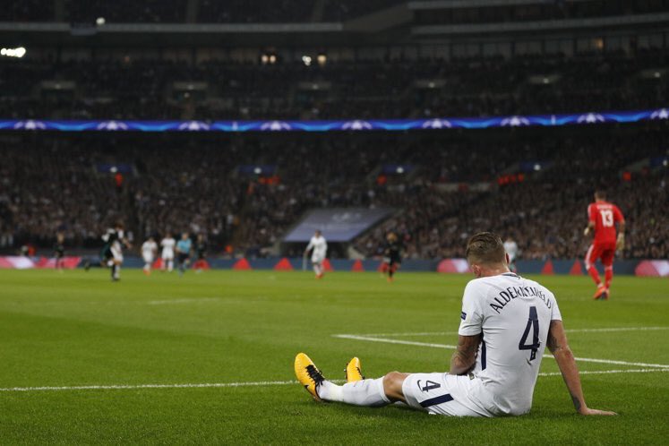AlderweireldTob's tweet photo. I will come back stronger 💪🏻 Well done tonight lads💥 #COYS https://t.co/7xLFhSsHdy