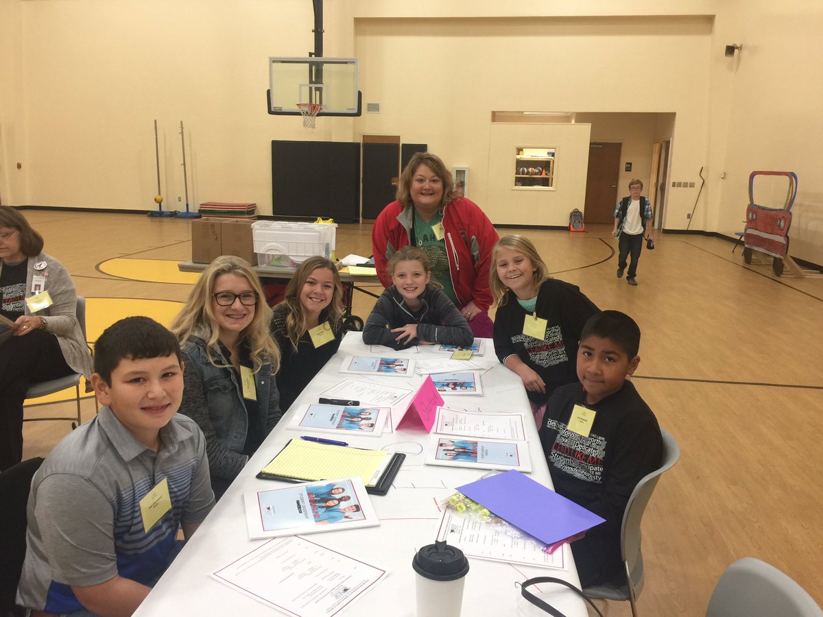 CamilleHolt11's tweet photo. Lead Like Me training with these awesome kids @spsindians #ccosa #NAESP #oklaed #LeadLikeMe #kidsdeserveit https://t.co/6cNUQ1fxDb