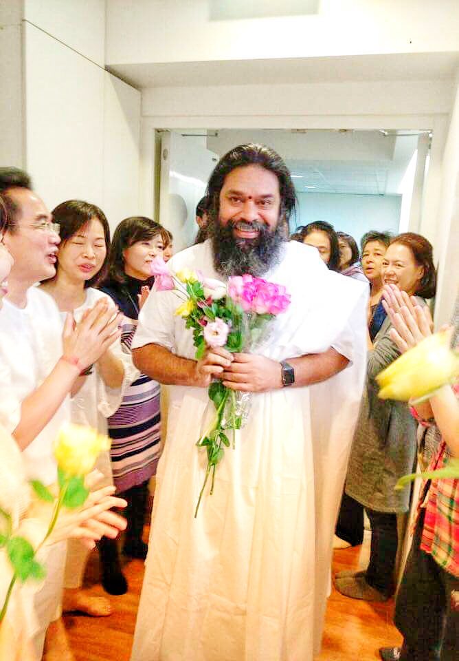 AOLSwamiji's tweet photo. From Taiwan : https://t.co/vsD68hzDjg https://t.co/TNTDuVRlt6