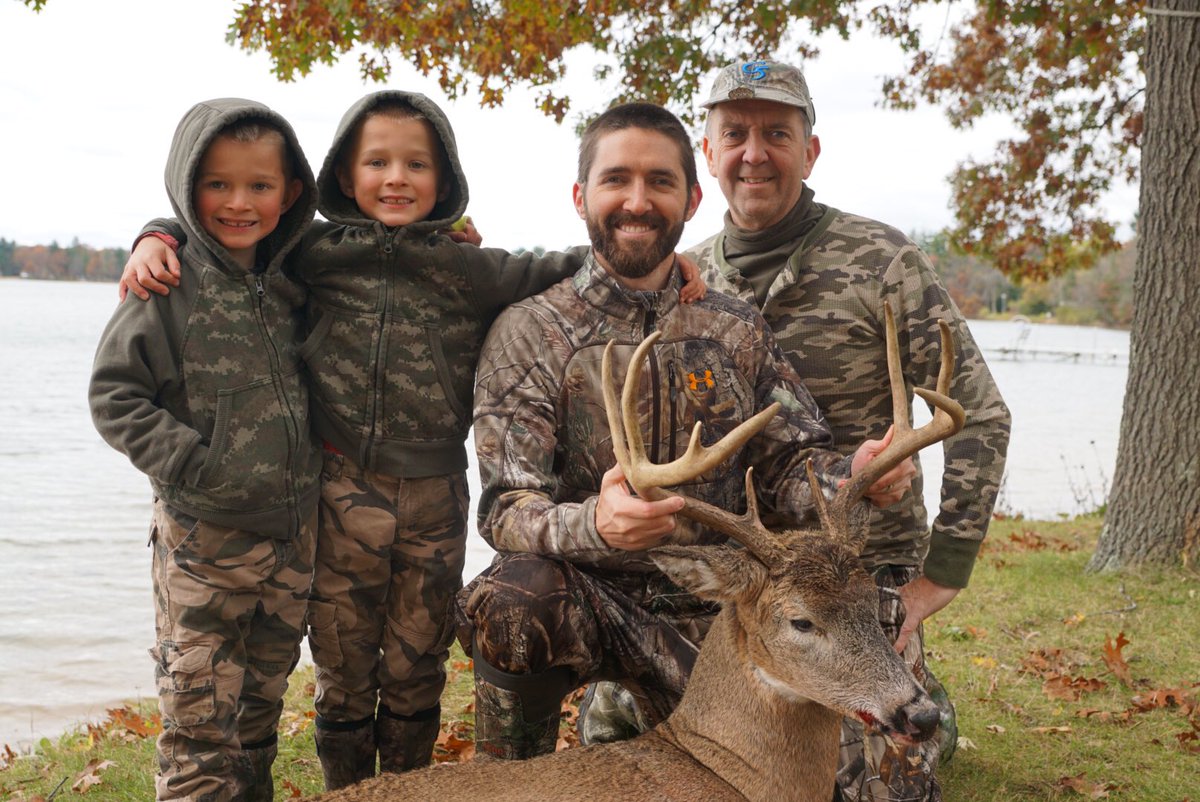 CSinger03's tweet photo. Had a great night in the woods Friday as this guy gave me a 12 yard shot! My biggest bow buck to date #bowhunting #memories https://t.co/tT063fxy7Y