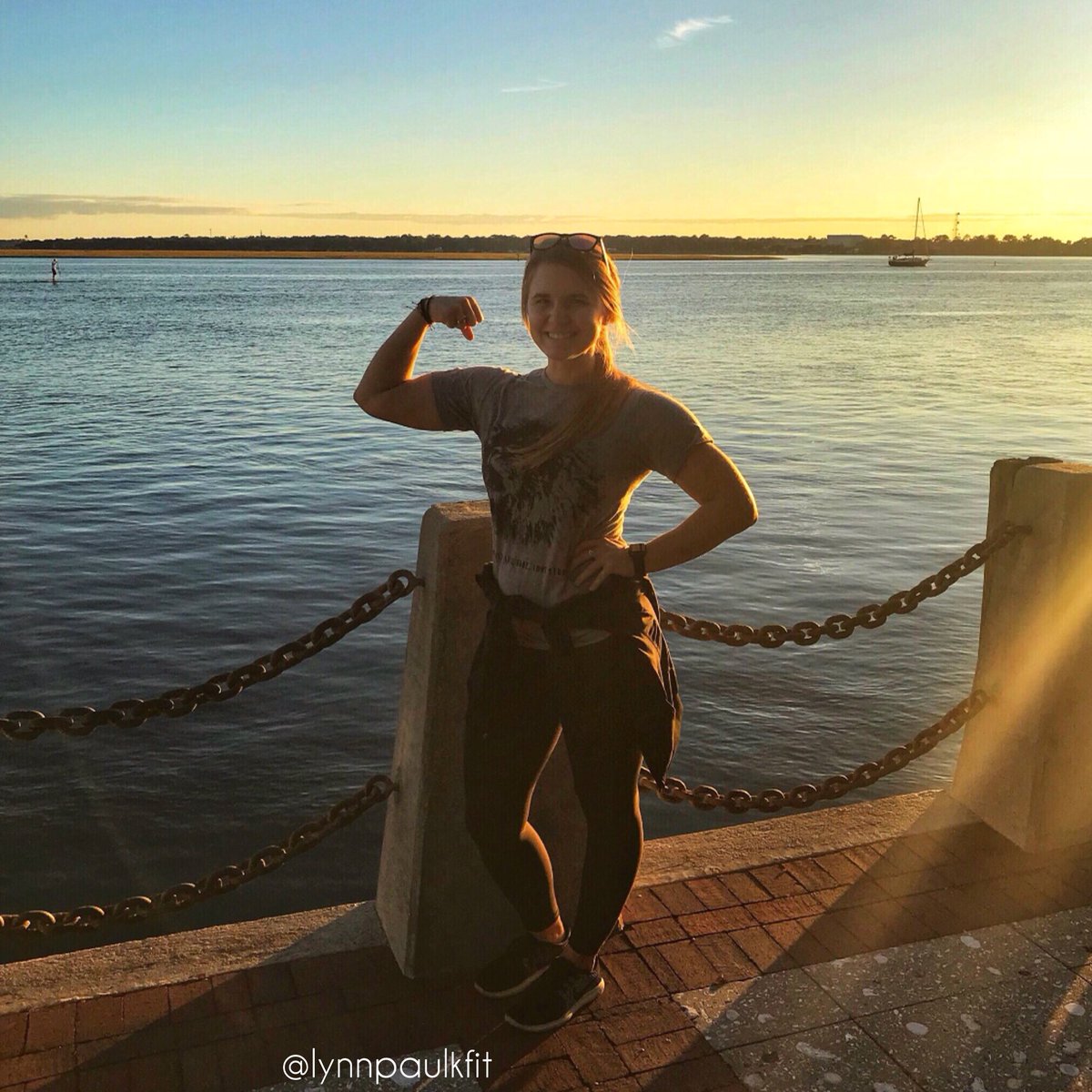 lynnpaulkfit's tweet photo. Never be afraid to stop and take a flex pic! πͺπ #LPFit #alwaysflexing #travel https://t.co/8f2Y0X4IfD