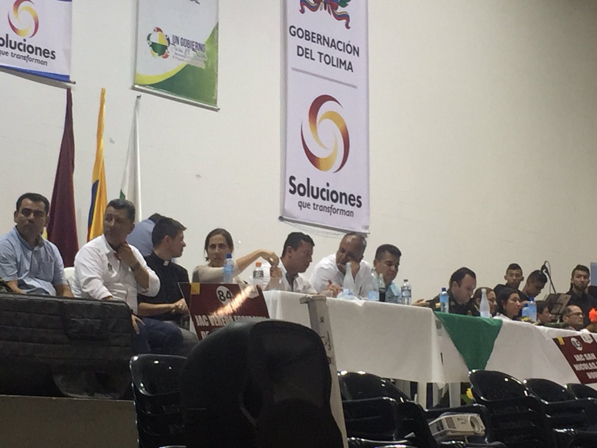 alcaespinal's tweet photo. Entrega de ayudas tecnológicas a juntas de acción comunal barrios de el Espinal @gobertolima @alcaespinal @luzofranco https://t.co/gBle7YOTOd