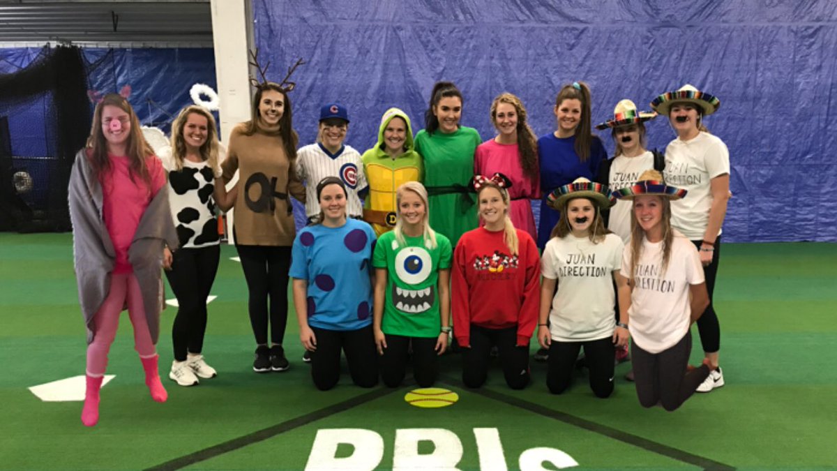IUSBsoftball's tweet photo. Halloween Practice Yesterday!#PigInABlanket #HolyCow #OhDear #MonstersInc #Banks #NinjaTurtle #PowerPuffGirls #Minnie #JuanDirection 🎃 https://t.co/RdYJch4mZZ