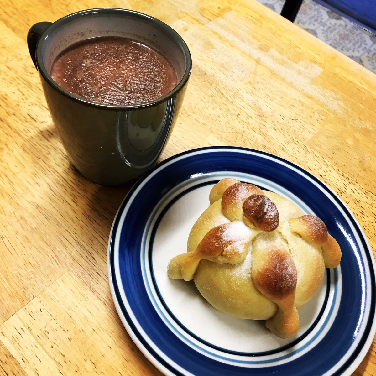 gomez_trs's tweet photo. #pandemuerto #homemade #forthyear #FelizDiaDeMuertos https://t.co/ogXsZXXOP5