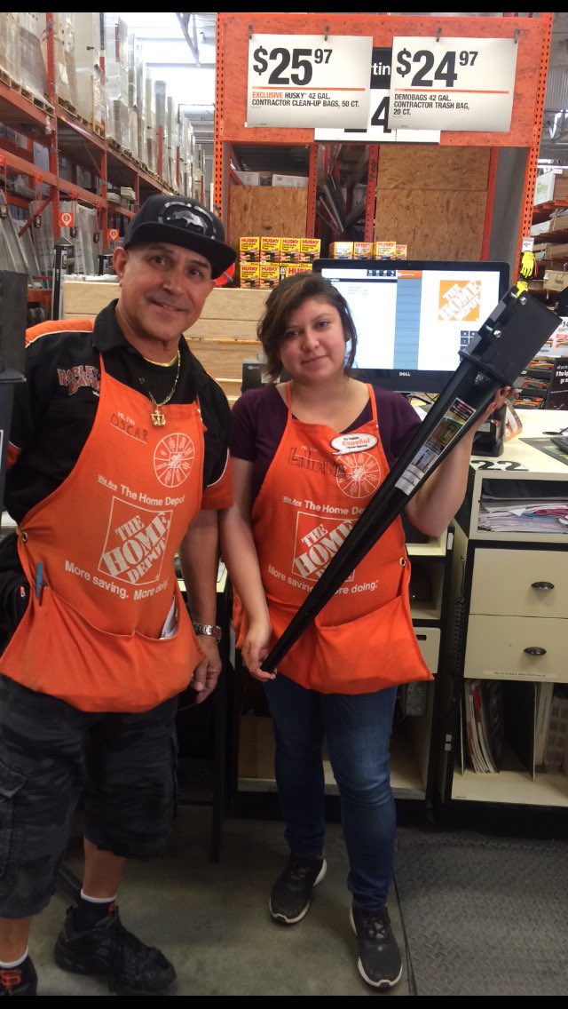 CLezadaTHD's tweet image. Lilianna and Oscar love the @PeakProducts #AdjustableGroundSpike item# 1002-469-565. Available exclusively @HomeDepot. #PostSupport #DIY