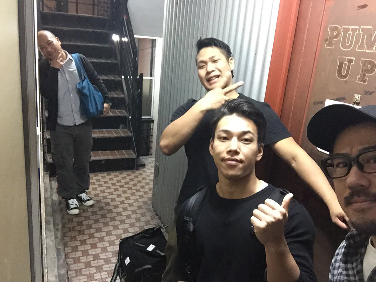 BrushupOsa's tweet photo. 2丁目プロレス御一行ご挨拶来てくれましたー😃✨
木曜日も来てくれるとの事で楽しみ❤️
#PUMPUPBAR #2丁目プロレス #イケメン揃い #ノブさんなぜ隅に #脱いじゃうかも #gay #gayasian https://t.co/zwT3CfjWlZ