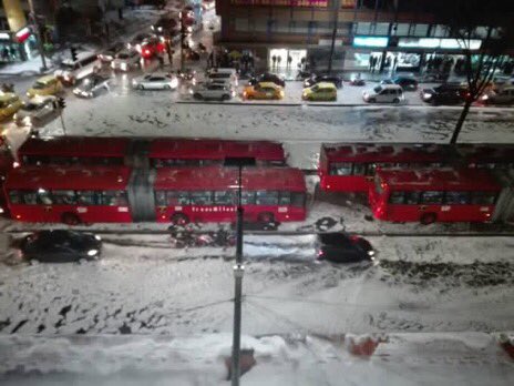 Sinfaces's tweet photo. Peñalosa dirá que en Moscú hay Transmilenio... #granizada https://t.co/1syj3oVAPi
