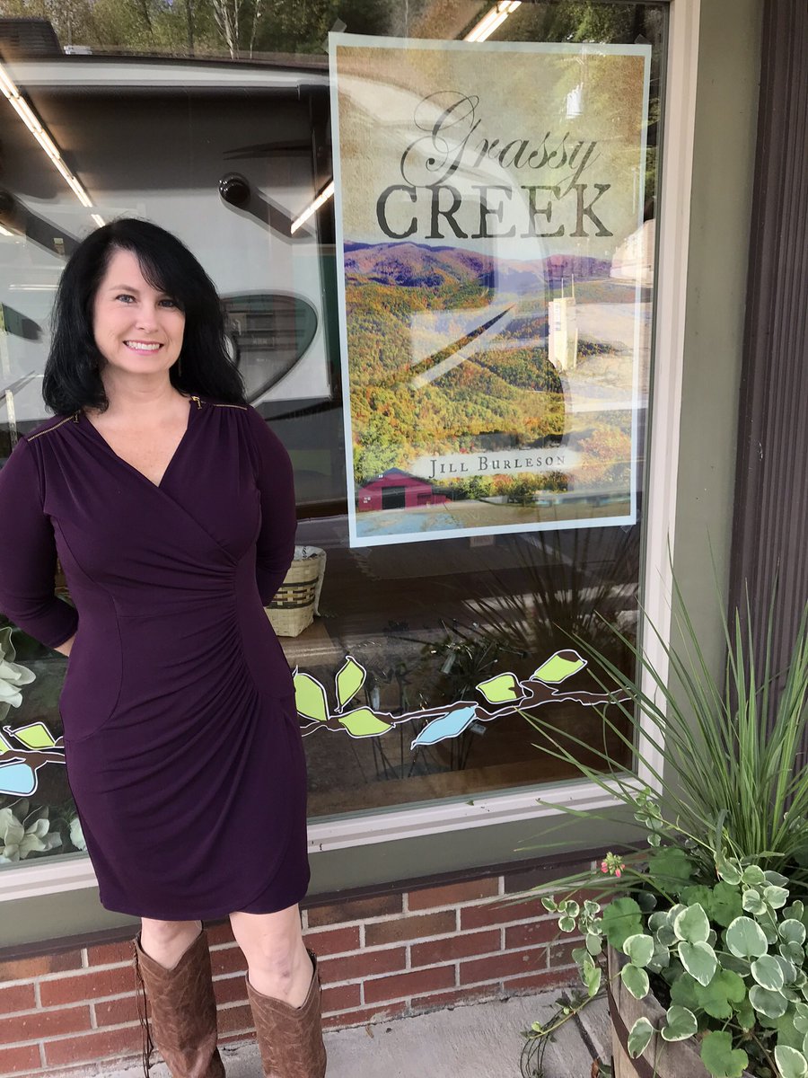 jill_runner's tweet photo. Meet me in downtown Burnsville NC Nov 10 from 4-7 pm at Burnsville Wine and.... will be signing copies of Grassy Creek! Come C Me! https://t.co/OfdwrPDsfb