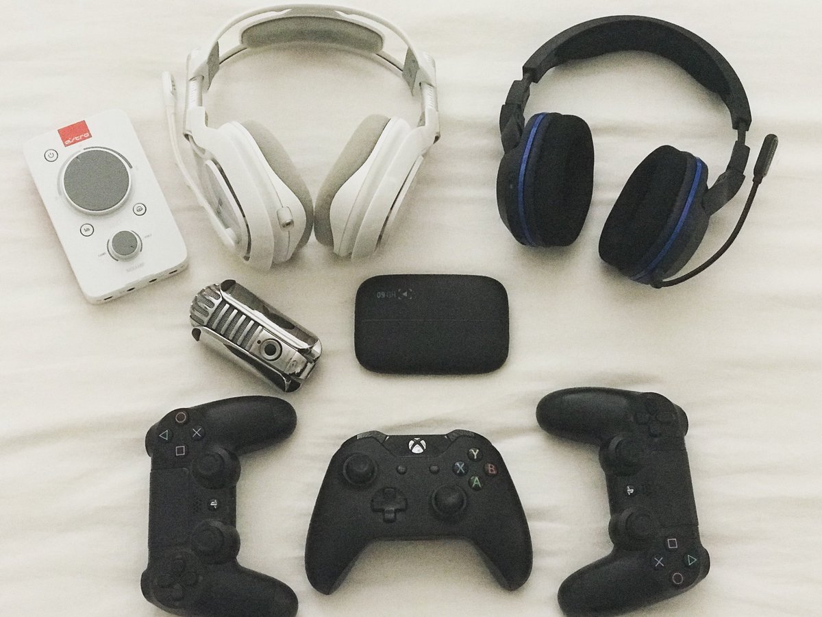 xeneriith's tweet photo. GAMING x ACCESSORIES. 

#astros #turtlebeach #samsonmeteormic #elgatohd60 #xbox #playstation #controllers #dualshock4 #gamersunite #blessed https://t.co/NMsoy8xvR6
