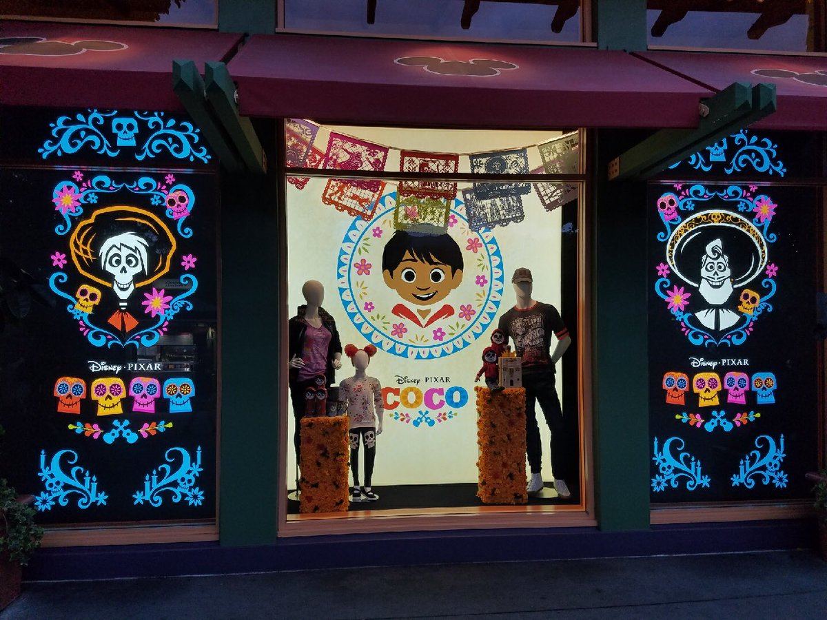 ParksAndCons's tweet photo. #CocoFever #Disneyland https://t.co/2LjqHKZzw0