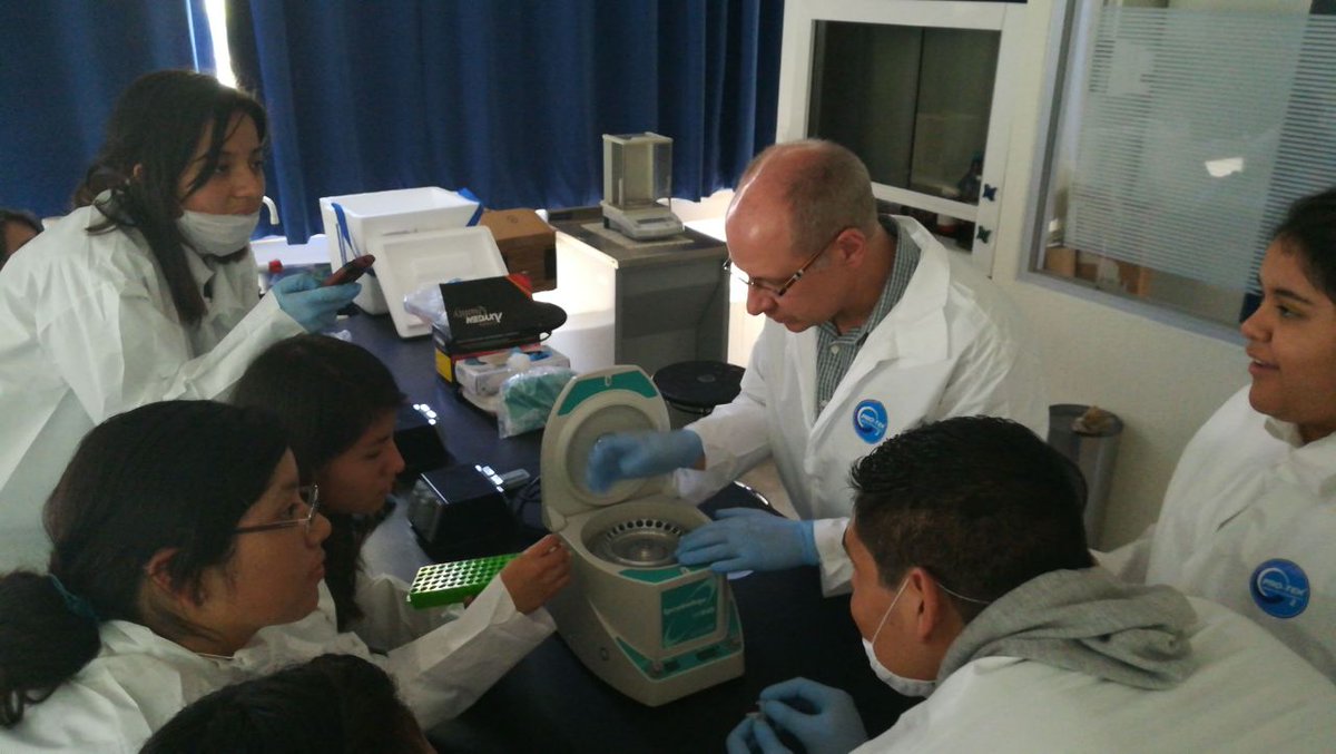 joselblasco's tweet photo. Excelente el Taller aprendiendo biotecnología forense y criminalística #SemanadeTopicos 2017 en @TECenHGO https://t.co/L4PE4mXTPv