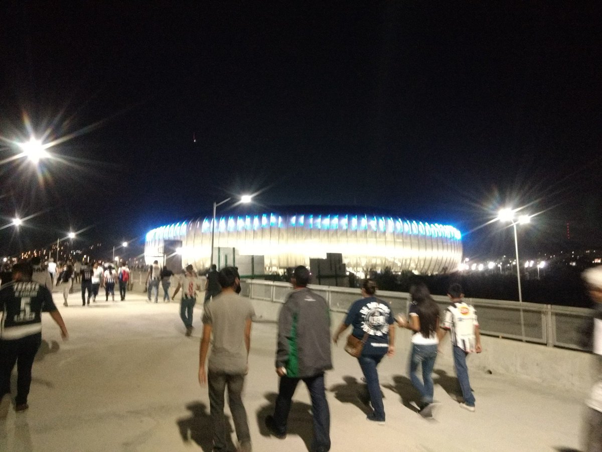 javo_arroyo's tweet photo. Ya llegamos!! Wuwuwuwu #VengaLaRaya!! (@ Estadio BBVA Bancomer - @rayados in Guadalupe, NL) https://t.co/AiOKvFvDzh https://t.co/zJgh86QmQB