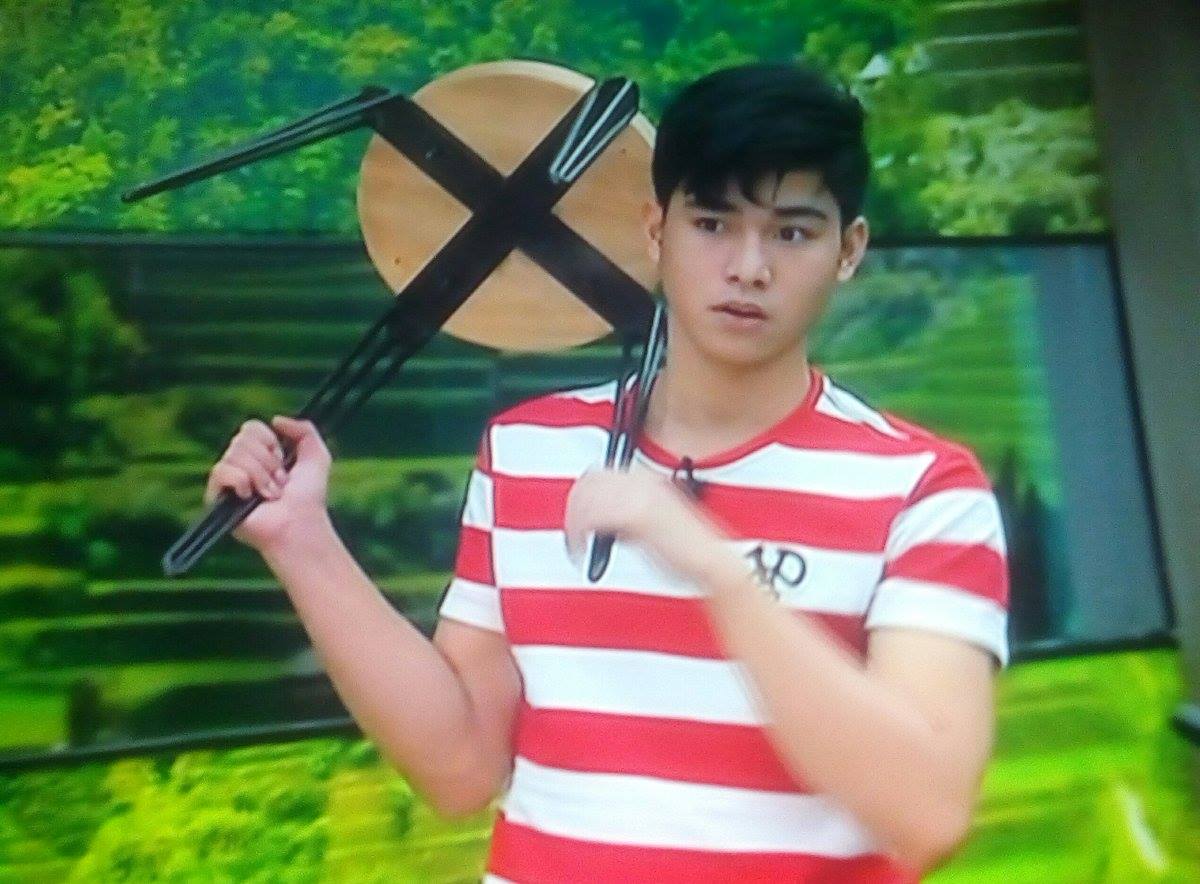 143YongKiss's tweet photo. The epic "ang zombiesyano" @delavinkisses @iamyongm_ walang makakalimot sa episode na'to. #YongKiss #KissYong https://t.co/TmSFKK8yDw