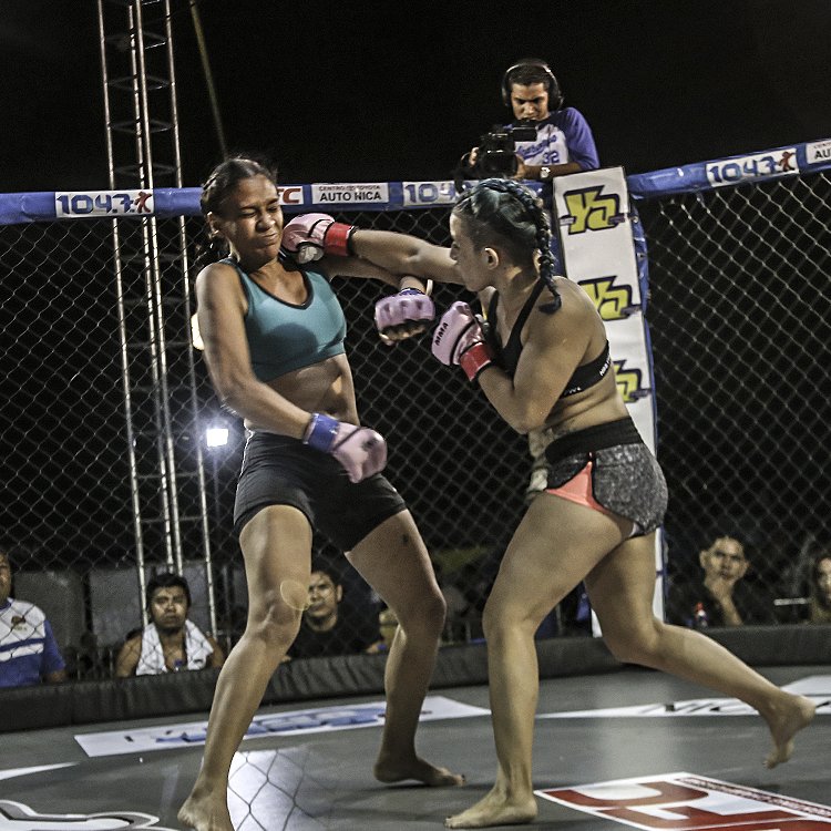 NFCMMAni's tweet photo. #NFC40 Cristhel "Sweet" Ruiz dió fin a su rivalidad con la jinotepina Jessenia "La Jefa" Hernández con una victoria via DD. #MMANicaragua https://t.co/RDNbdqDyxu
