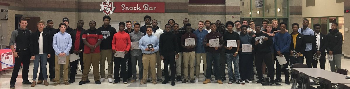 CameronPettus's tweet photo. 2017 #BWFB Awards Night. Very proud of #OurGuys #bwsports https://t.co/AARKNuKIf6