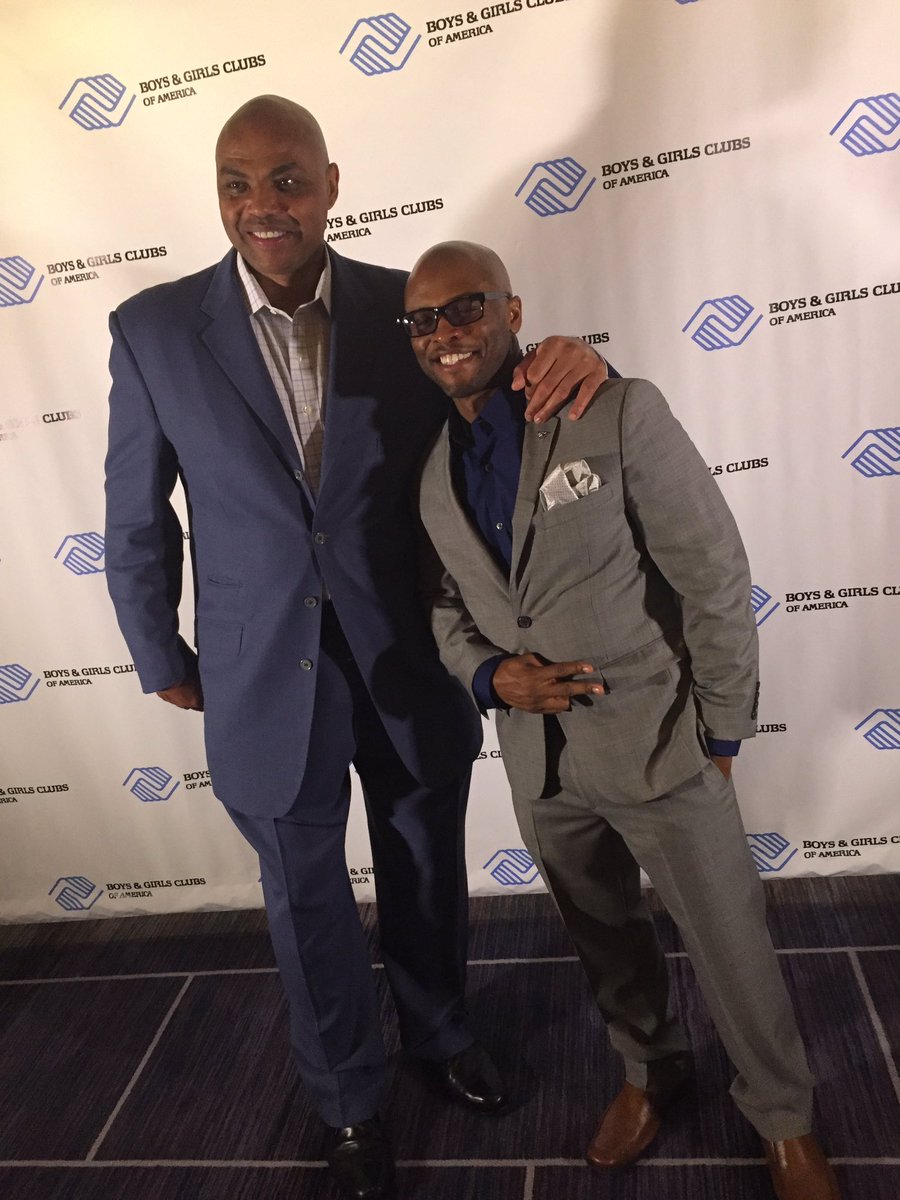 ট ইট র ro parri h ッ major love 2 chuck a charles barkley collection is out a wine with all of his proceeds going 2 theboysandgirlsclub nba https t co dvmepob6he ট ইট র