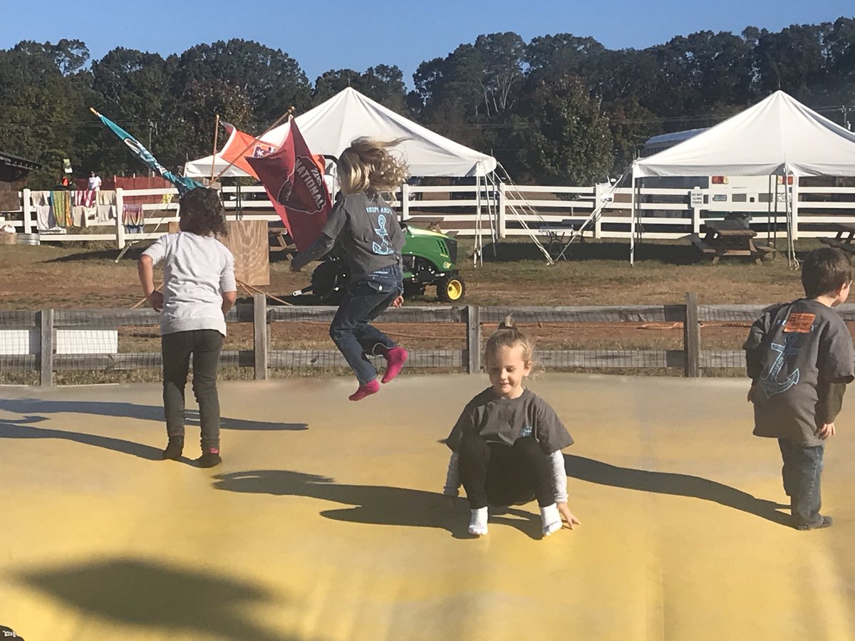 kinderteach101's tweet photo. My teacher heart is thankful for moments where students can experience new surroundings. @lafrancelions #farmlife #denverdowns #Kindergarten https://t.co/FhGpImYTrJ