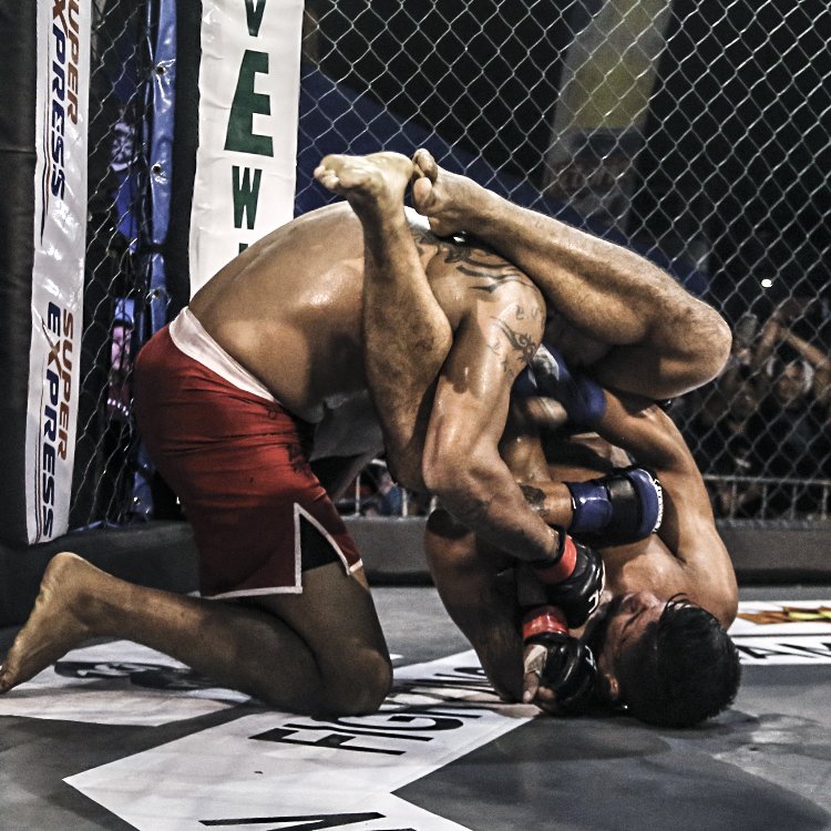 NFCMMAni's tweet photo. #NFC40 @MandarinaMMA demostró que su leyenda pesa, venciendo vía Sumisión a "AK47" Castillo en 4:16 minutos del Round 2. #MMANicaragua https://t.co/XBANXaYosH