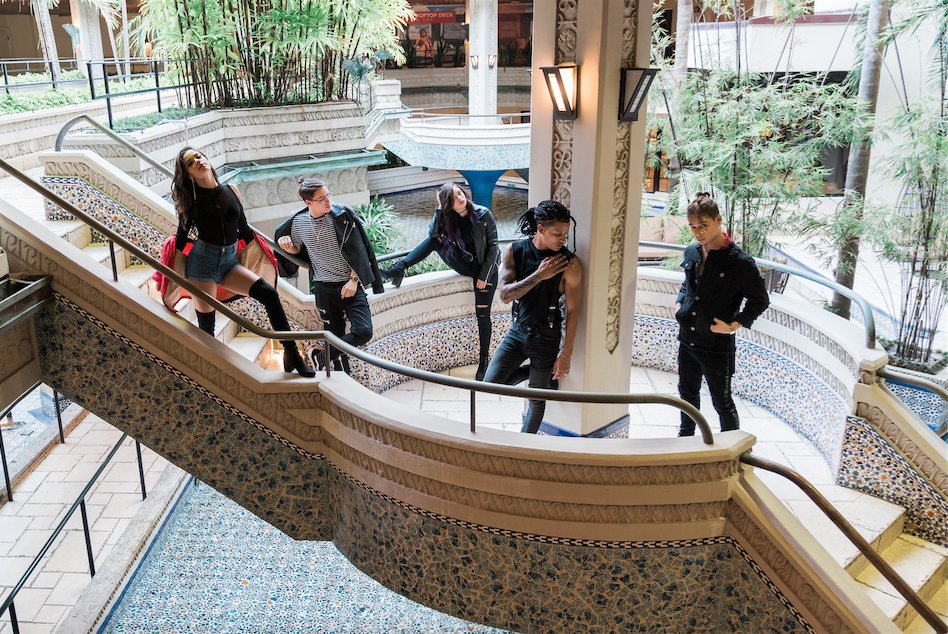 mix5official's tweet photo. Tómanos una foto, así como que no nos damos cuenta 📸😛 #Mix5ers https://t.co/ApH4R17J6O