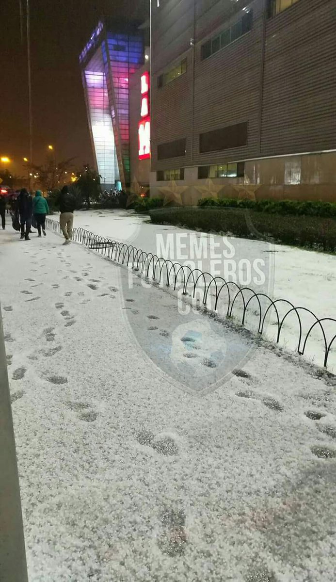 RockForeverOfi's tweet photo. Mientra tanto en #Bogotá 😨🤔😯 https://t.co/ygPynJRDEm