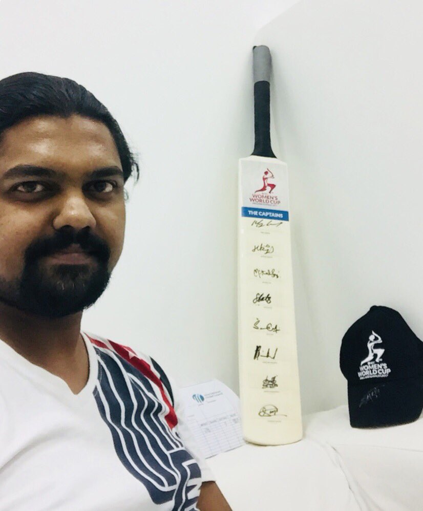 Azy_Ibrahim's tweet image. #WWC2017 Proud winner of #ICC #Fanscore Global!!
Won a bat signed by all captains &amp;amp; @SmritiMandhana signed Cap!! 
Feeling Great!!