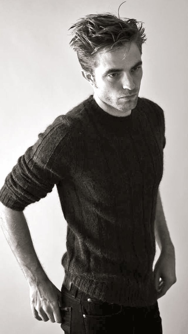 RPenEspanol's tweet photo. ➽ Lindo vídeo de la sesión fotográfica de Rob para GQ y algunas fotos nuevas ~ #RobertPattinson en español (RPE)
https://t.co/VfRX52AXXJ https://t.co/5bLPDCTFEK