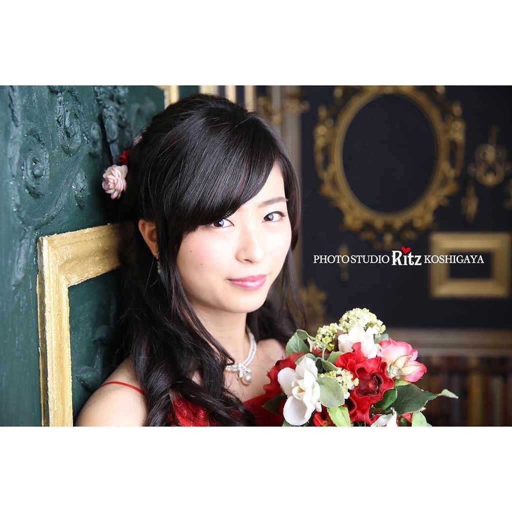 Ritzfurisode's tweet photo. *
髪飾りをご自身で作ってきてくれたお嬢様🌼
昔から手芸や物作りが好きとのことで、今は服飾系の学校に✏️
.
髪型を変えてガラッとイメージチェンジ👏！
赤のドレスもすごくお似合いでした👗💓
.
.
#成人式 #20歳 #ハタチ #ドレス #前撮り#記念 #記念写真 #写真 #写… https://t.co/cNS9BL2TDU