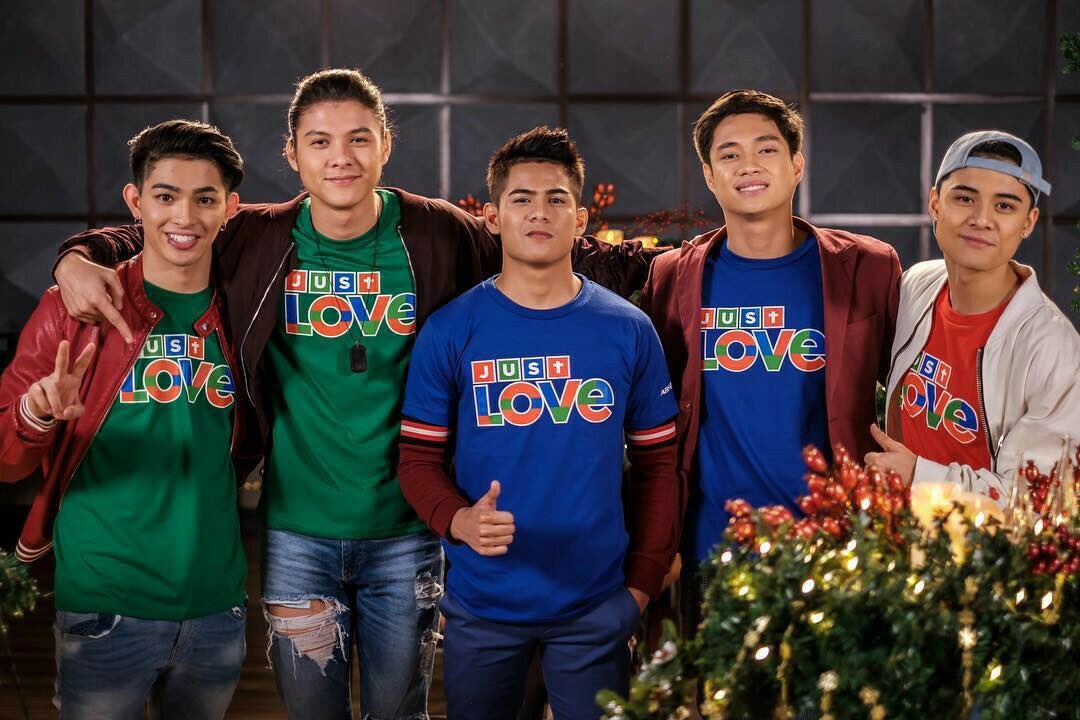 Ngayong pasko’y pag-ibig
Ang kailangan ng Daigdig
Kay ganda ng lahat!
If we will just love 💕
