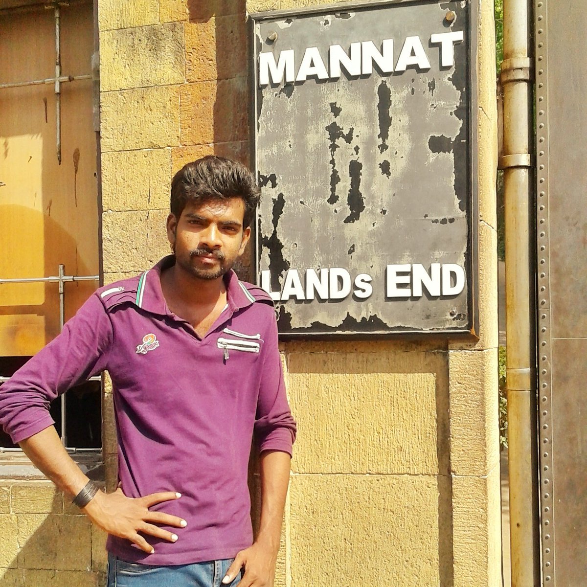 ManiAdolf3's tweet photo. Happy Birthday #shahrukhkhan #kingkhan #bollywoodbadshah #srk #lovecinema #mannat #king's place #Mumbai #bandstand #fanslove https://t.co/6dBOKexQJS