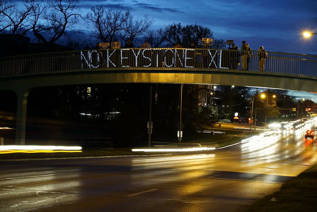 BoldNebraska's tweet photo. #NoKXL #OverpassLightBrigade Memorial Park Bridge #Omaha! NEXT: Lincoln 11/8 5-7p: https://t.co/FwVZev2Hv8 #ActOnClimate #neleg #NoDAPL #LNK https://t.co/VymlhfbQdp