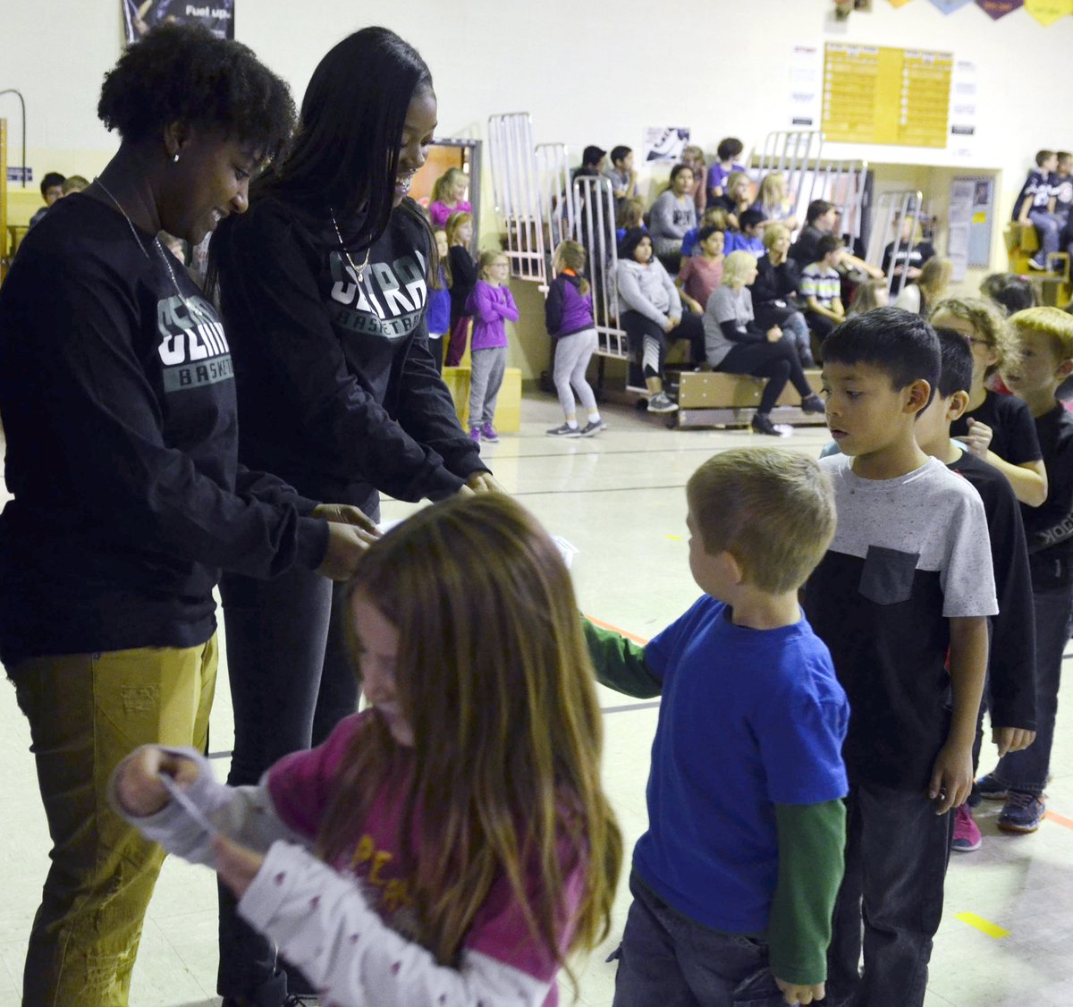 Players from <a href="/CCCRaiders/">CCC Raiders</a> are teaming up with students at Platte Center Elementary. #yeahc

bit.ly/2h6bUei