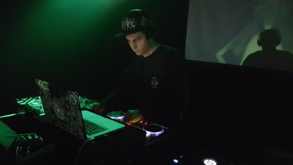 Murkury getting down <a href="/123pleasant/">123 Pleasant Street</a> right now for Awaken #Morgantown!
Detox Unit, Wizo , <a href="/BryanDivisions/">Bryan Divisions</a> and more tonite! #electronic