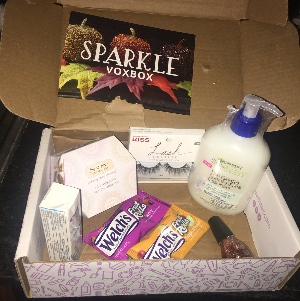 JustinePesti's tweet photo. I loved this box! I was able to use everything for my Halloween weekend!! https://t.co/jp9Nm2U4jt