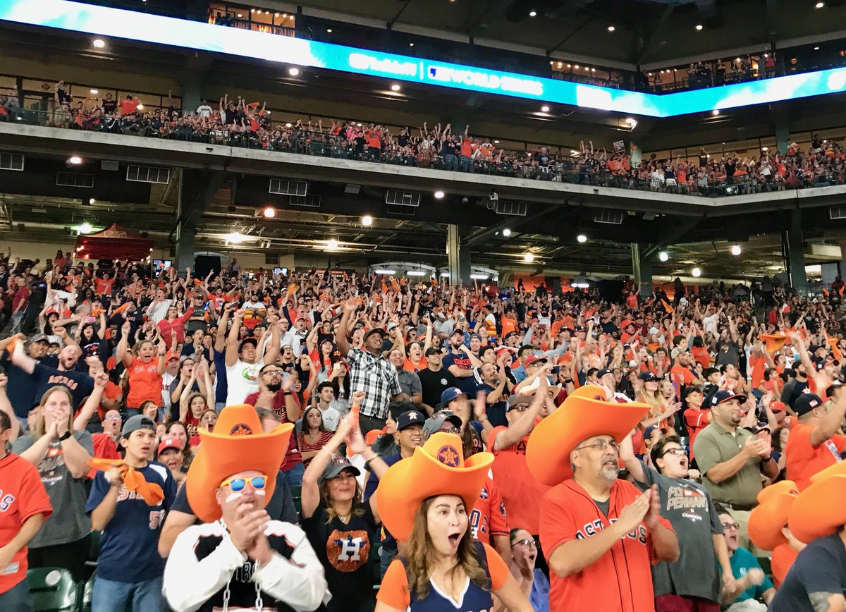 astros's tweet image. Just under 17,000 fans in attendance tonight at MMP — thank you! #EarnHistory