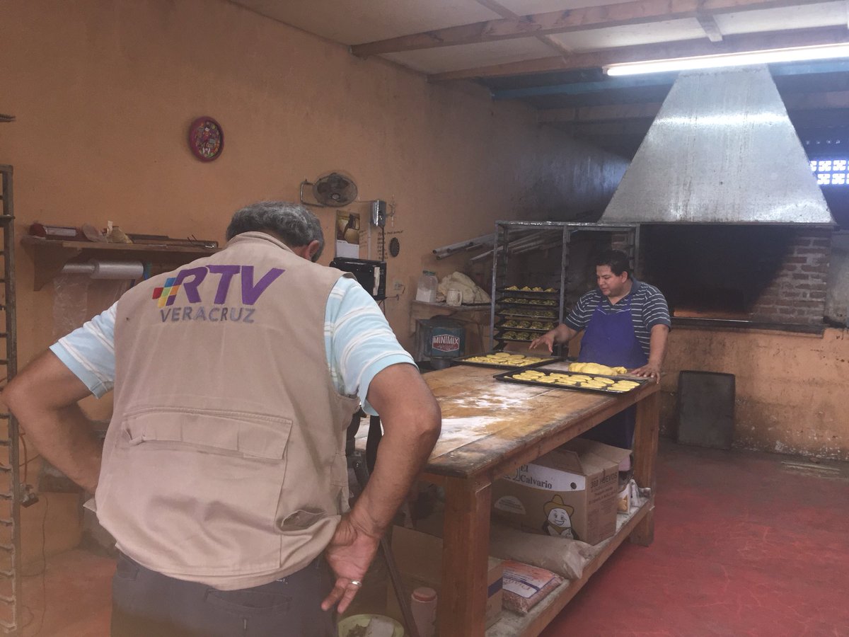 cafedeveras's tweet photo. #LaMuerteMeDijoQue  no te pierdas la preparación del #PanDeMuerto  @TVMASVeracruz @susaherreralaza  @MasNoticiasRTV 26.1 9 de la noche https://t.co/fMSIcgxRqH