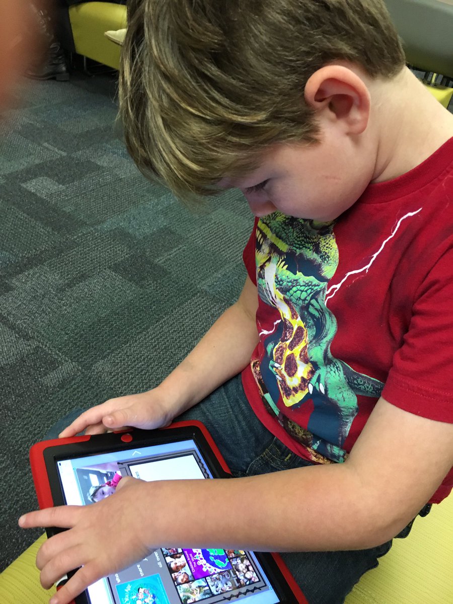 smalchow's tweet image. These @PCSD_HC Ss did an awesome job taking selfies &amp;amp; comparing themselves to others in @BookCreatorApp for #GRAMem #GRA17 #RaiderStrong