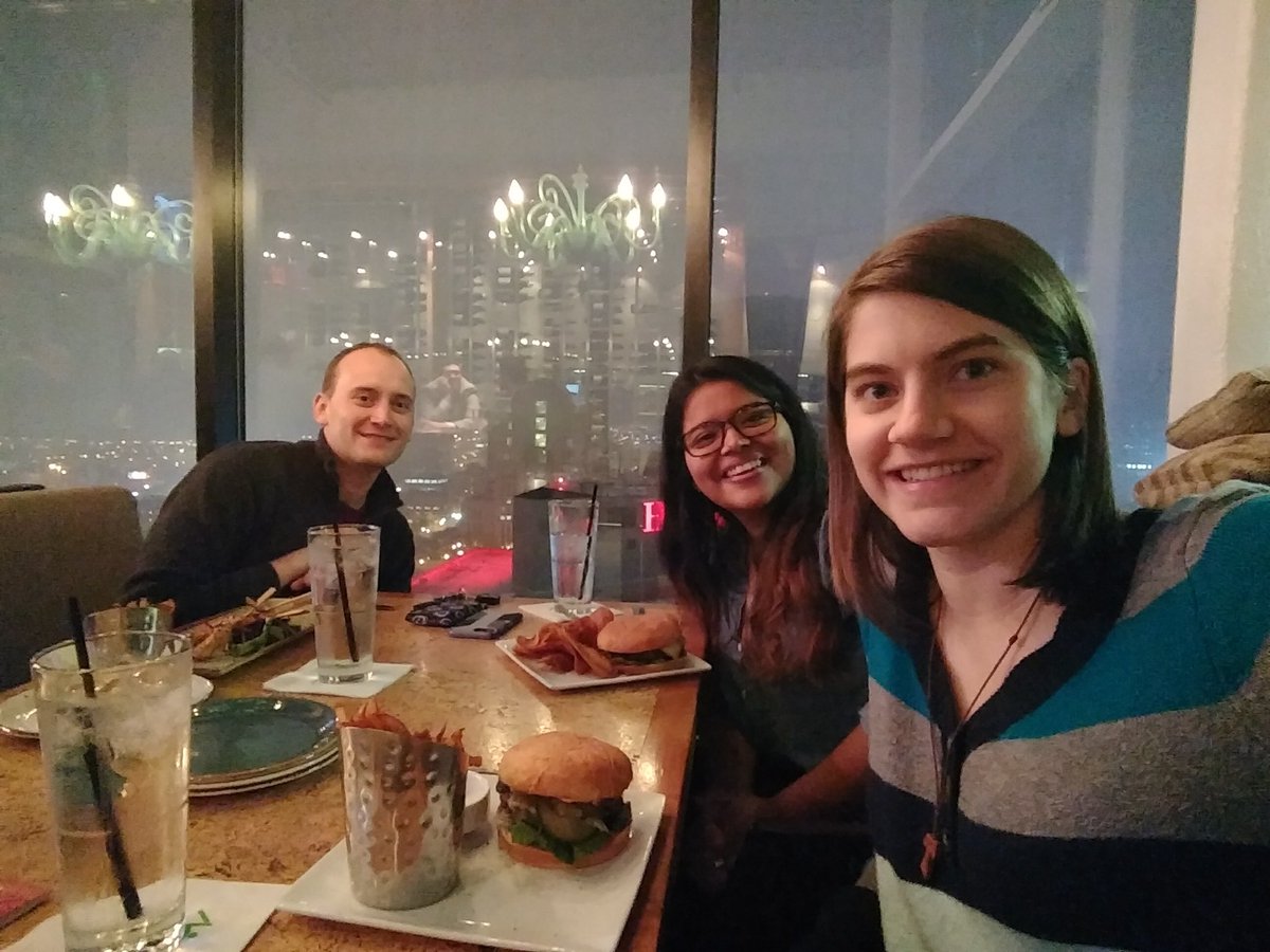 FrancisCorps_'s tweet photo. Mini FC17 reunion representing our communities in CR and SYR with our director AJ! #franciscorps #everythingisagift https://t.co/jb62Emv77k