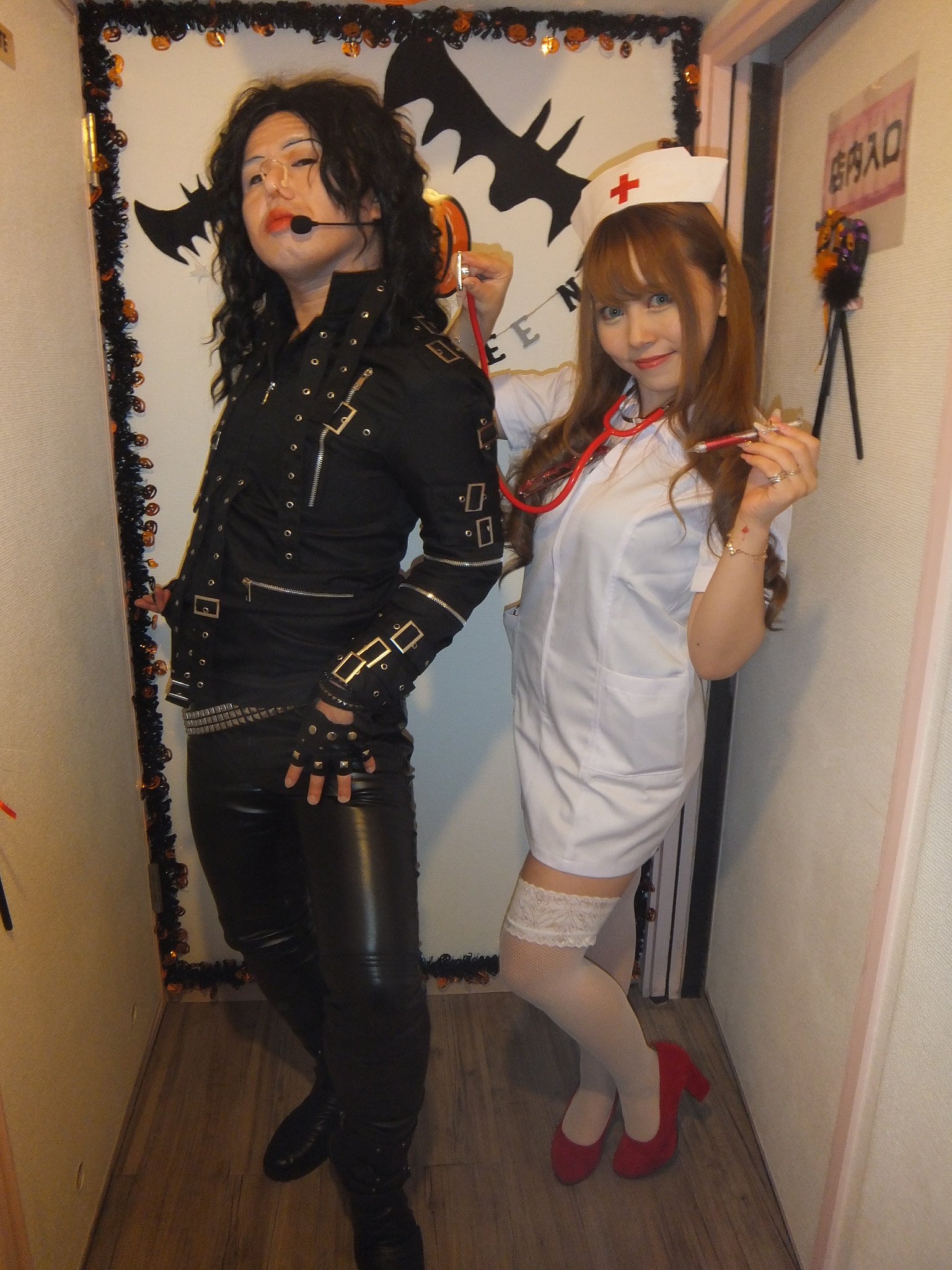 ニシカワ 今年のハロウィンはマイケルジャクソンに仮装しました 僕的にマイコーが最もスーパースターだった曲 Bad の衣装です 特徴的な鼻の形状を表現する為に シンクロ水泳で使う鼻クリップを装着しました 僕が一番のワルだという事を証明できた夜